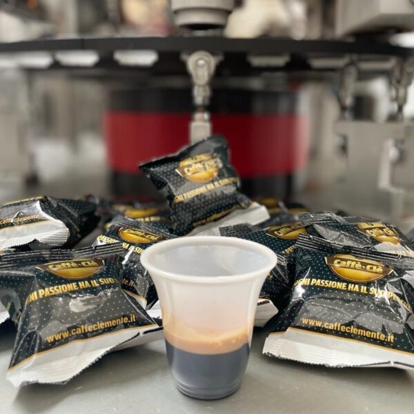 caffe-cle-fotogallery-tazzina-caffe-cle-sfondo-macchinario